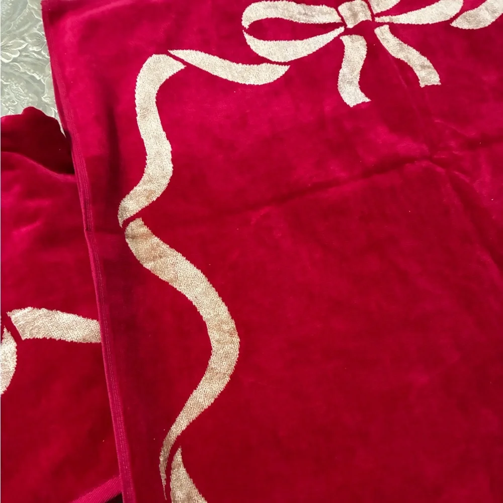 Juicy red/gold bath towels